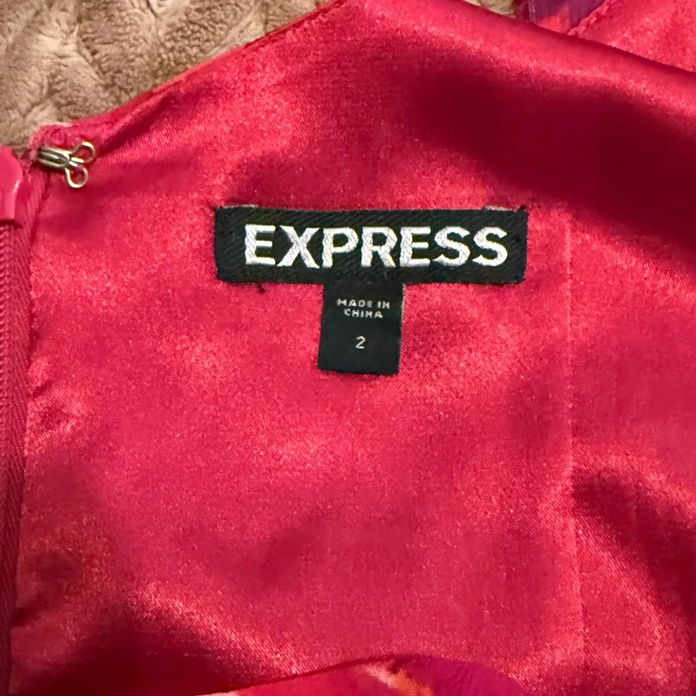 Express vibrant floral